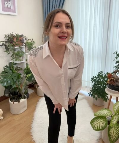 Omuzları Gümüş Taşlı Arkası Düğmeli Gömlek